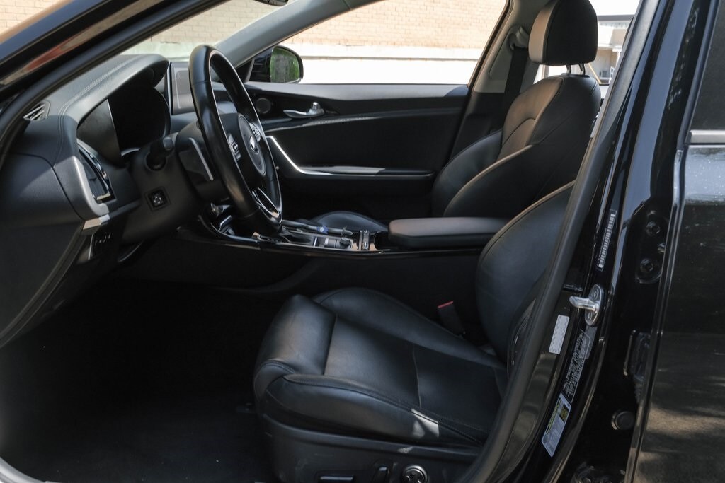 2018 Kia Stinger Premium photo 3