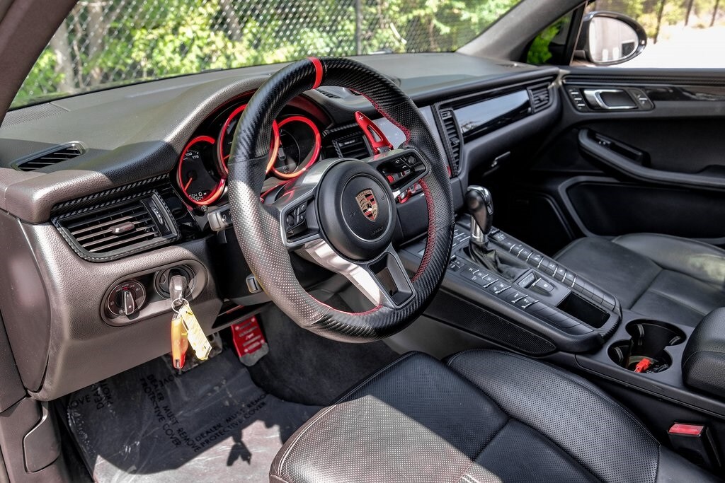 2018 Porsche Macan Base photo 2