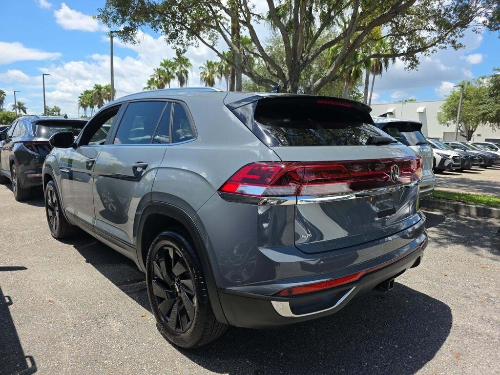 2024 Volkswagen Atlas Cross Sport SE Technology photo 2