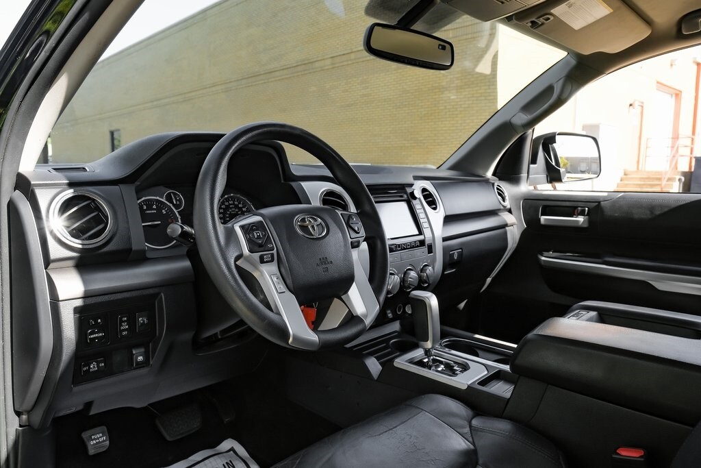 2017 Toyota Tundra SR5 photo 2