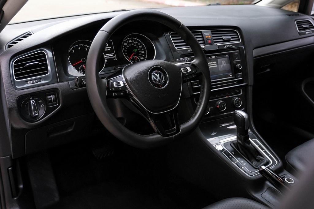 2021 Volkswagen Golf TSI's photo