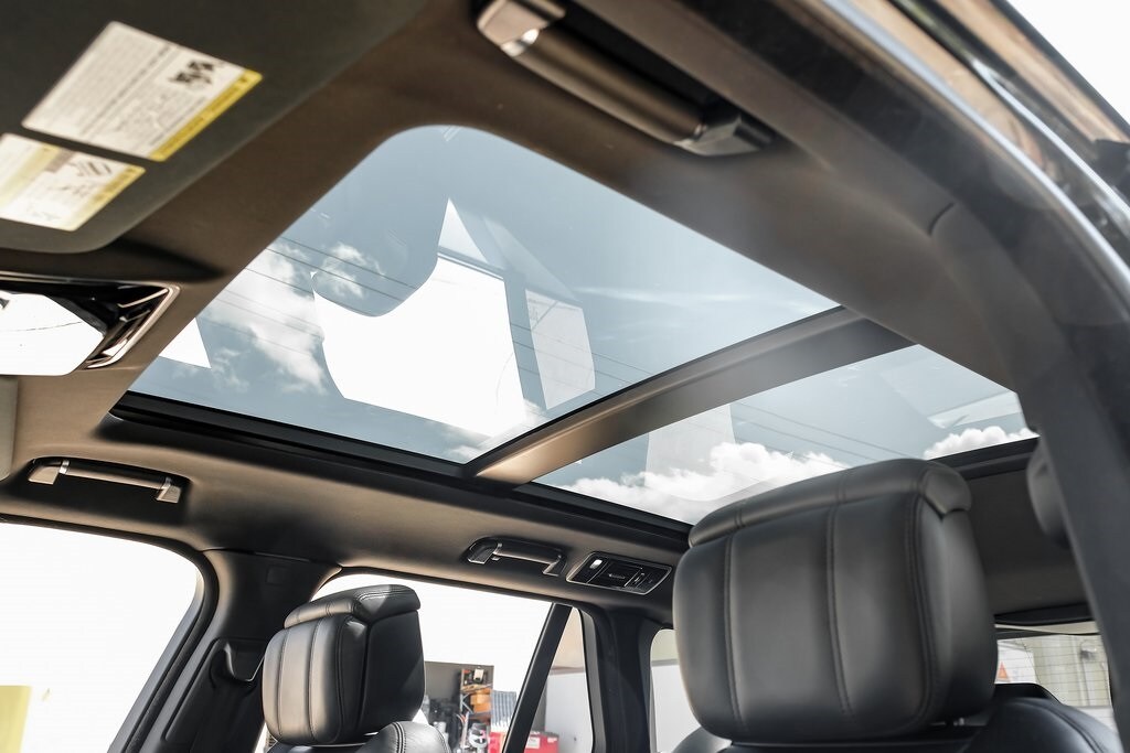 2019 Land Rover Range Rover SuperCharged photo 4