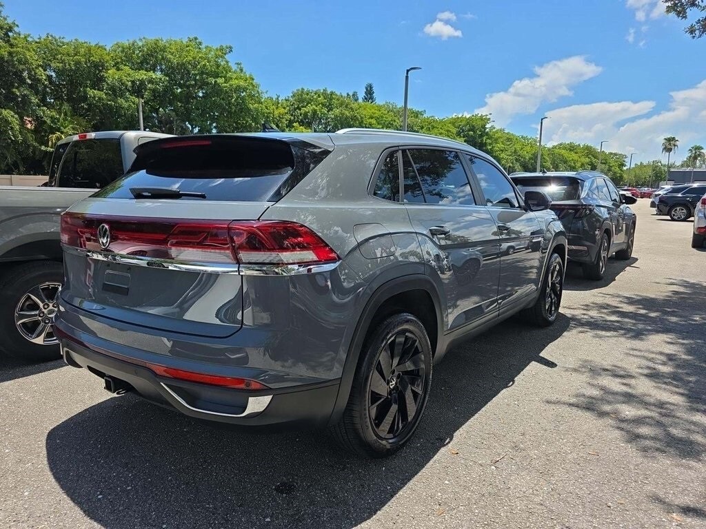 2024 Volkswagen Atlas Cross Sport SE Technology photo 3
