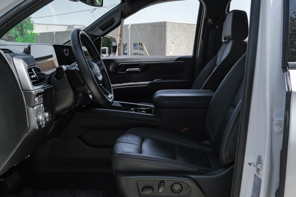 2025 Chevrolet Tahoe RST photo 2