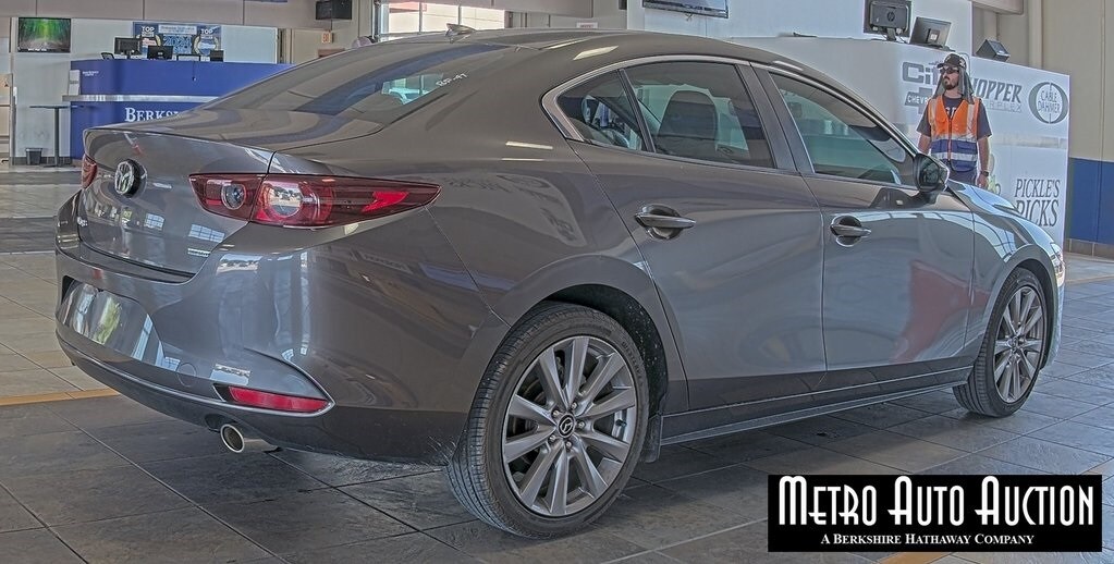 2019 Mazda Mazda3 Preferred photo 3