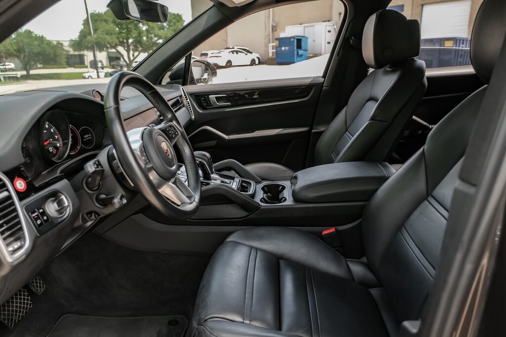 2020 Porsche Cayenne Base photo 2