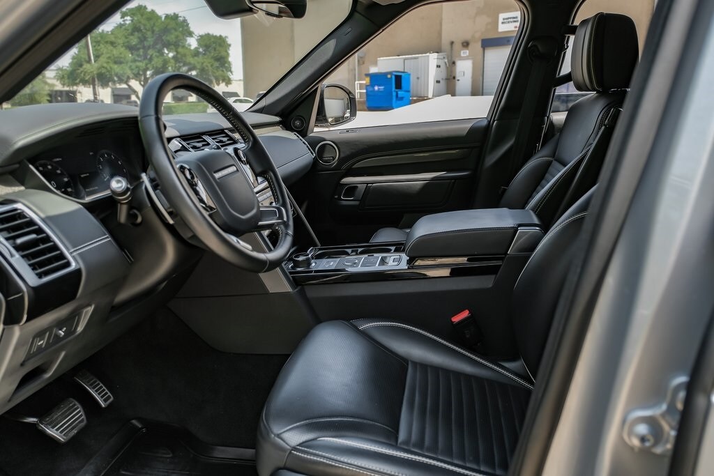 2020 Land Rover Discovery HSE Luxury photo 2