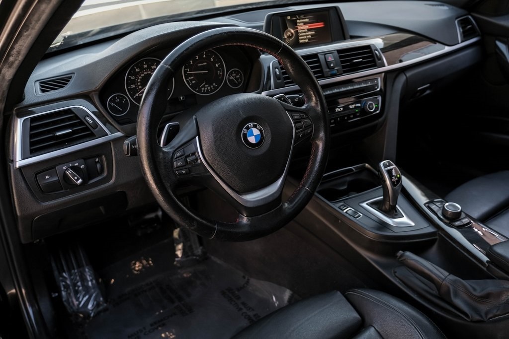 2016 BMW 3 Series 328i's photo