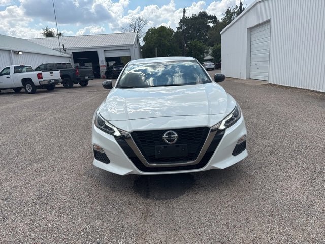 2022 Nissan Altima SR photo 2