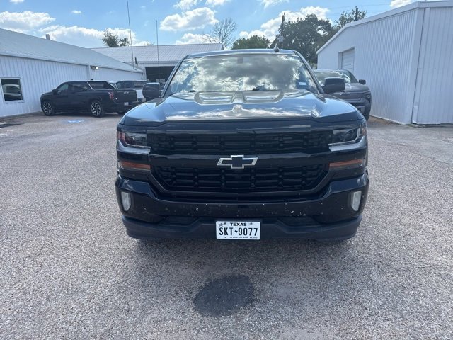 2018 Chevrolet Silverado 1500 LT photo 2