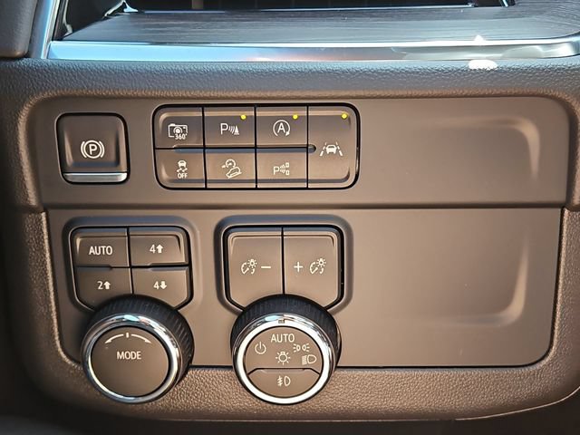 2026 Chevrolet Suburban Z71 - Photo 19
