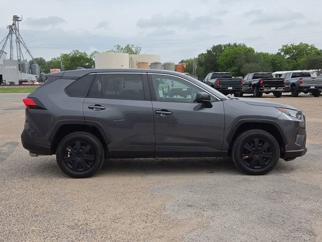 2022 Toyota RAV4 LE - Photo 36