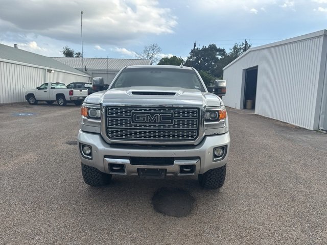 2018 Gmc Sierra 2500 HD Denali photo 2
