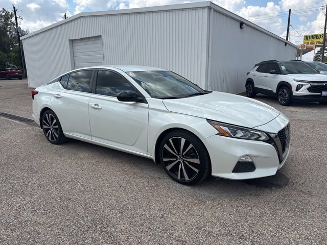 2022 Nissan Altima SR photo 3