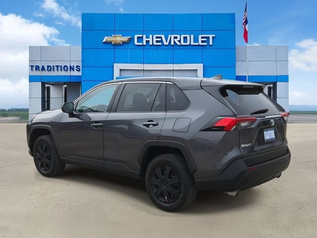 2022 Toyota RAV4 LE - Photo 7