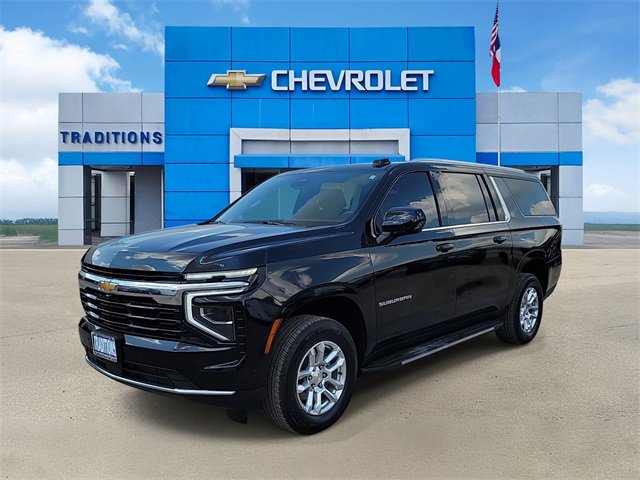 2025 Chevrolet Suburban LS photo 4