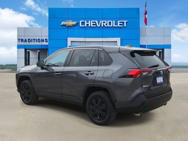 2022 Toyota RAV4 LE - Photo 7