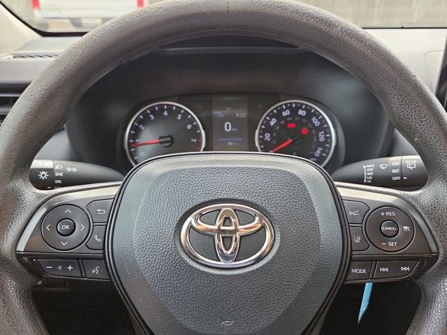 2022 Toyota RAV4 LE - Photo 12