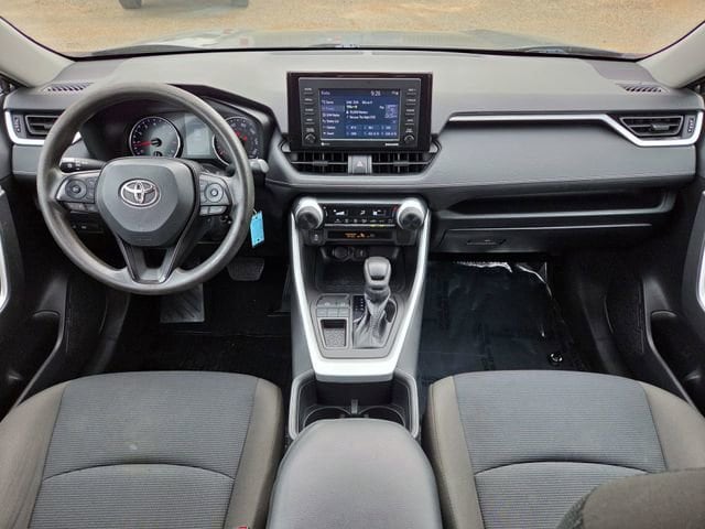 2022 Toyota RAV4 LE - Photo 19