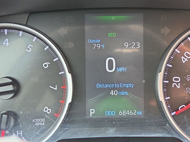 2022 Toyota RAV4 LE - Photo 13