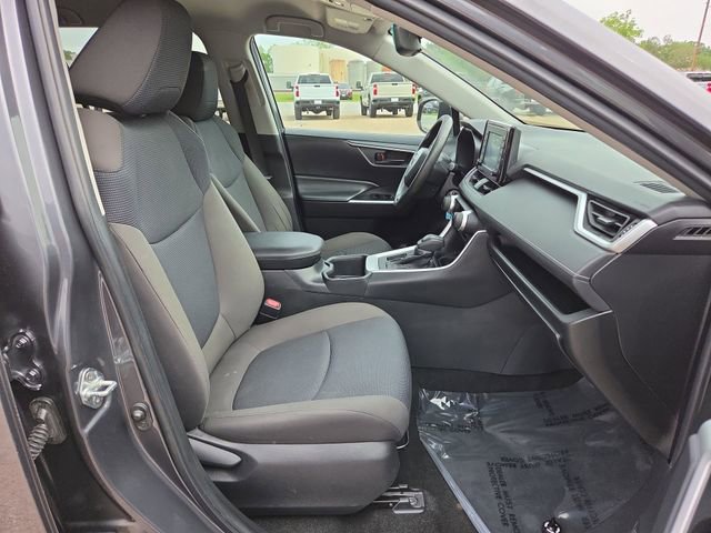 2022 Toyota RAV4 LE - Photo 26