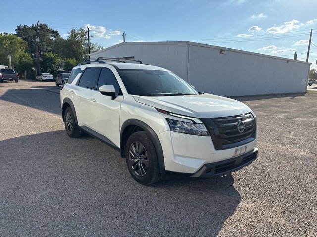 2022 Nissan Pathfinder SV photo 3