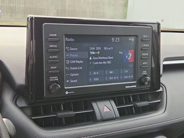 2022 Toyota RAV4 LE - Photo 14
