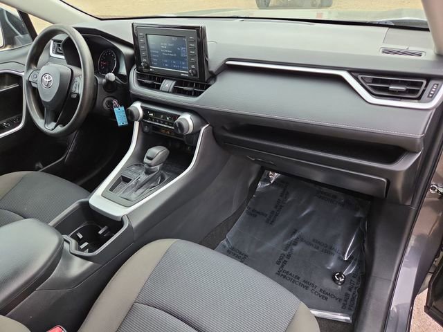 2022 Toyota RAV4 LE - Photo 27