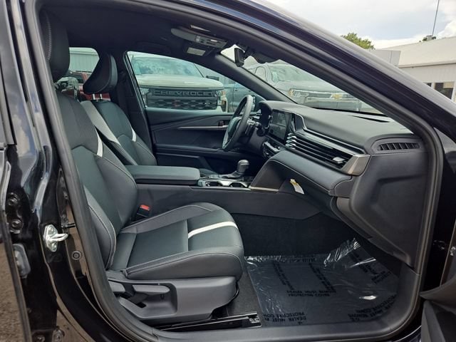 2025 Toyota Camry SE - Photo 28