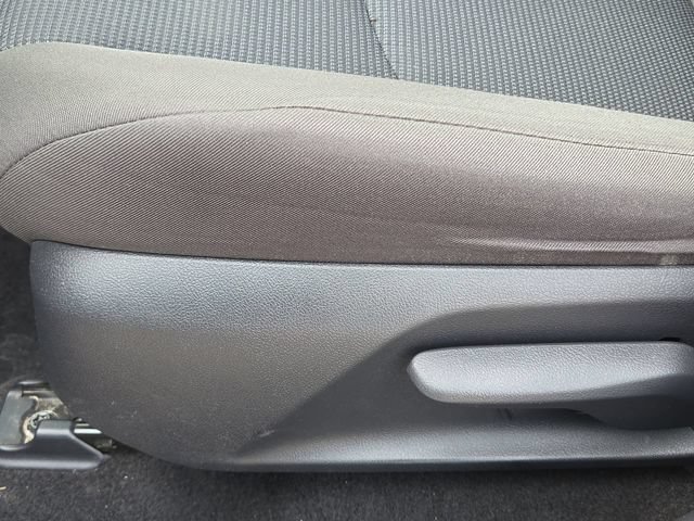 2022 Toyota RAV4 LE - Photo 32