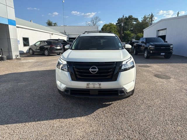2022 Nissan Pathfinder SV photo 2