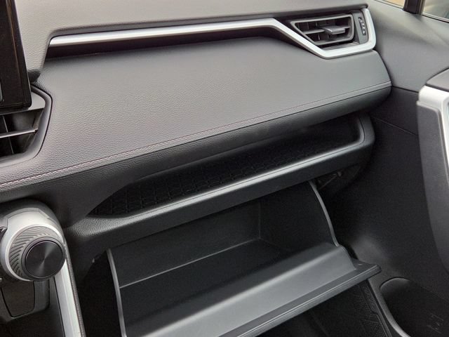 2022 Toyota RAV4 LE - Photo 48