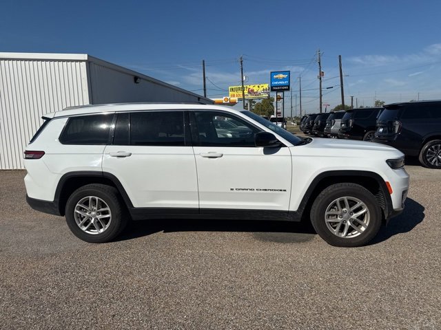 2023 Jeep Grand Cherokee Laredo Altitude photo 3