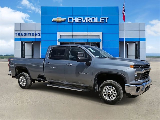 2024 Chevrolet Silverado 2500HD LT photo 2