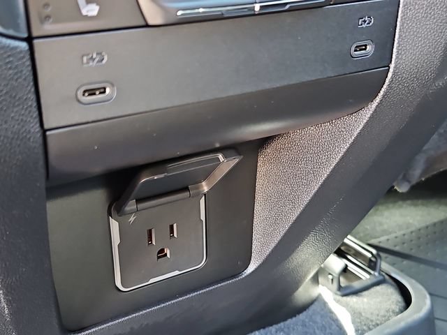 2026 Chevrolet Suburban Z71 - Photo 46