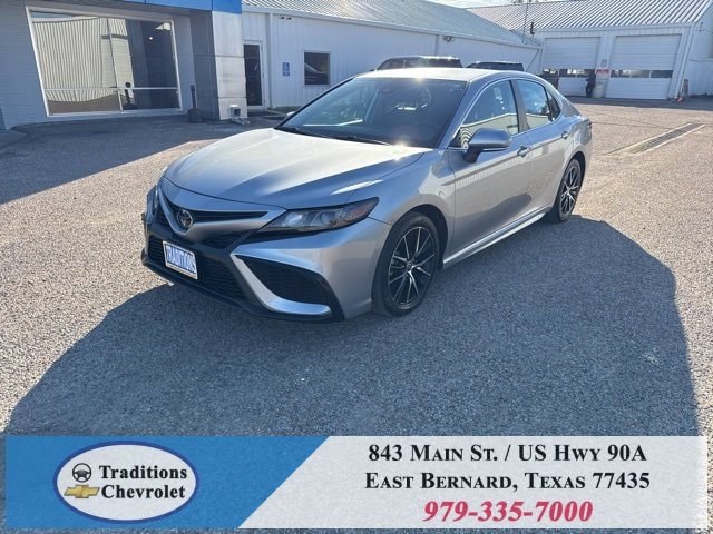 2024 Toyota Camry SE's photo