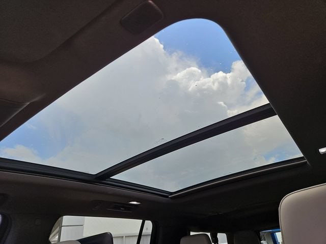 2021 Chevrolet Suburban Z71 - Photo 20