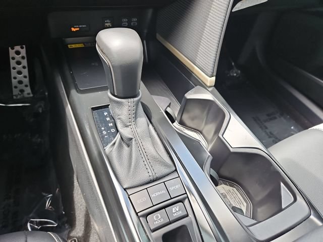 2025 Toyota Camry SE - Photo 17