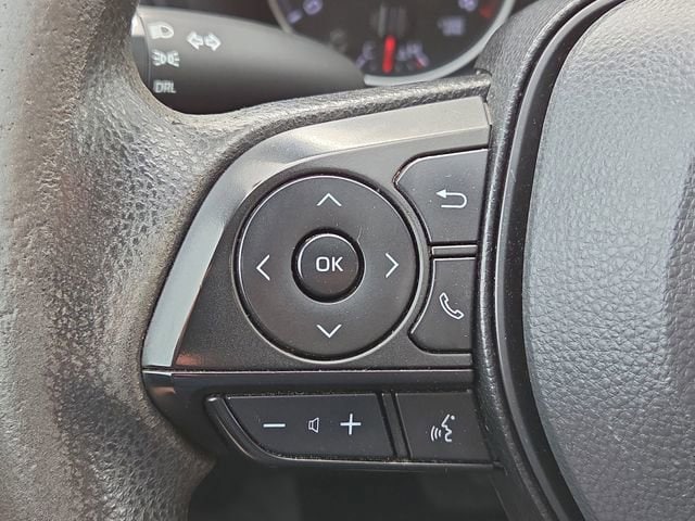 2022 Toyota RAV4 LE - Photo 43