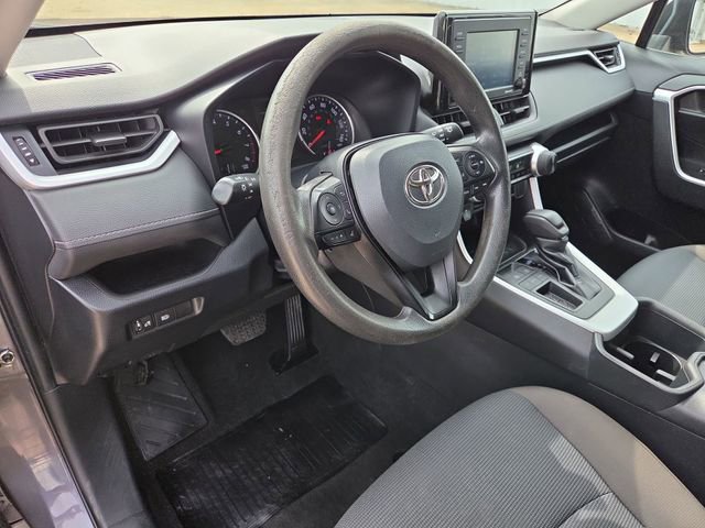 2022 Toyota RAV4 LE - Photo 11