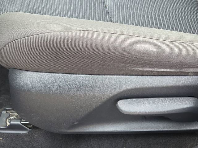 2022 Toyota RAV4 LE - Photo 33
