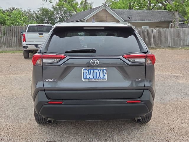 2022 Toyota RAV4 LE - Photo 38