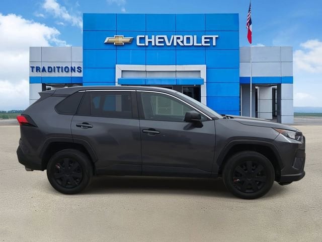 2022 Toyota RAV4 LE - Photo 10
