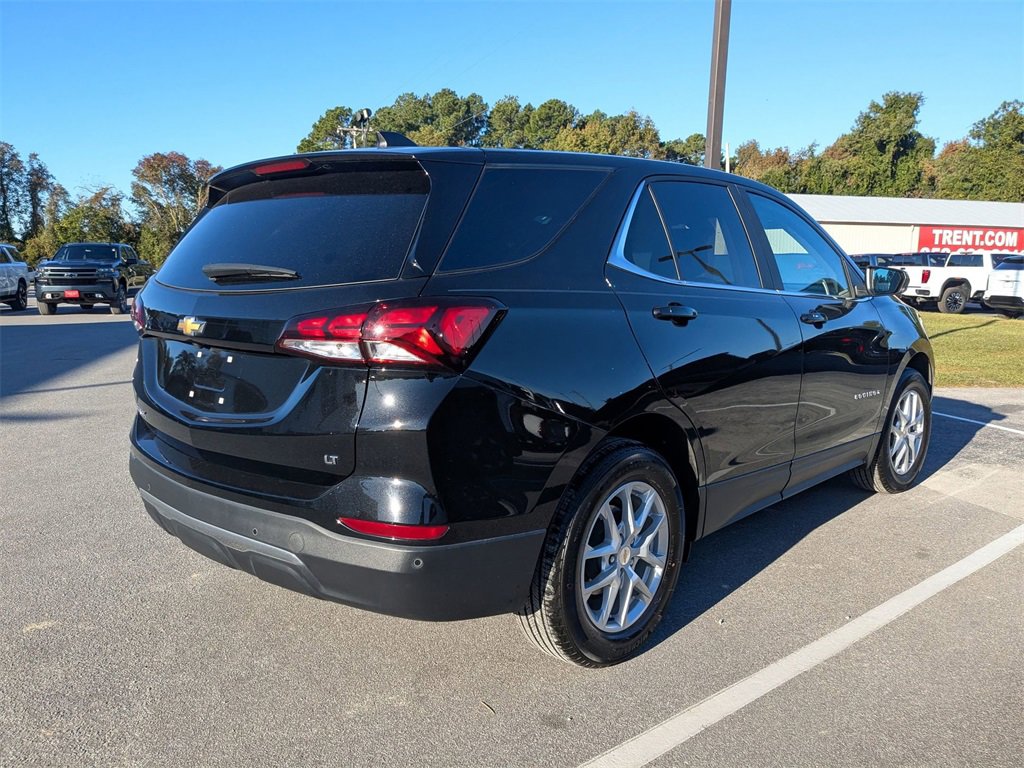 2023 Chevrolet Equinox LT photo 2