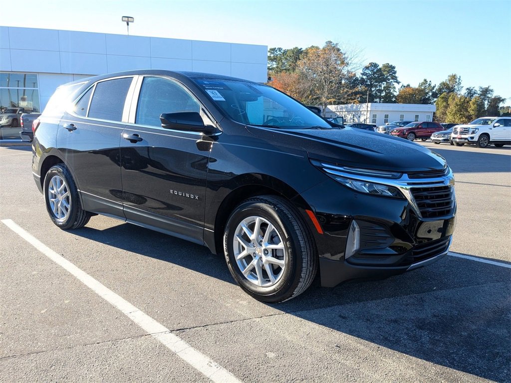 2023 Chevrolet Equinox LT photo 3