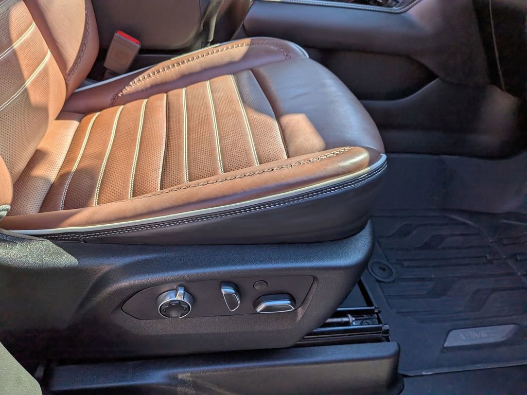 2024 GMC Yukon Denali Ultimate - Photo 30