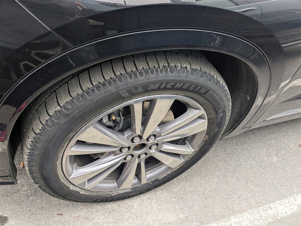 2025 Cadillac XT6 Premium Luxury photo 3