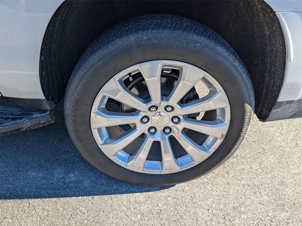 2021 Chevrolet Suburban Premier photo 3