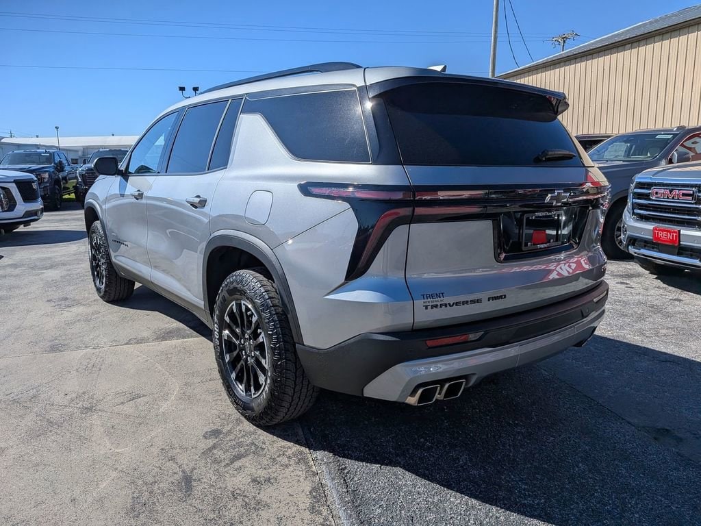 2025 Chevrolet Traverse Z71 - Photo 2