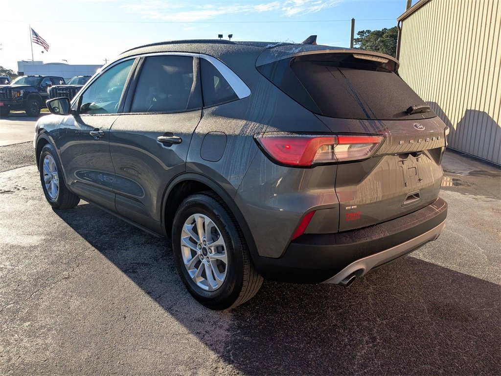 2022 Ford Escape SE photo 3